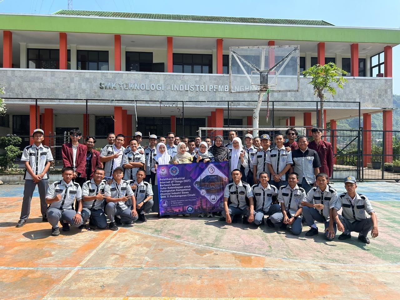 Telkom University’s School of Electrical Engineering Strengthens Industrial IoT Competencies of SMK TI Pembangunan Cimahi Students through Modbus RTU and HMI/SCADA Training